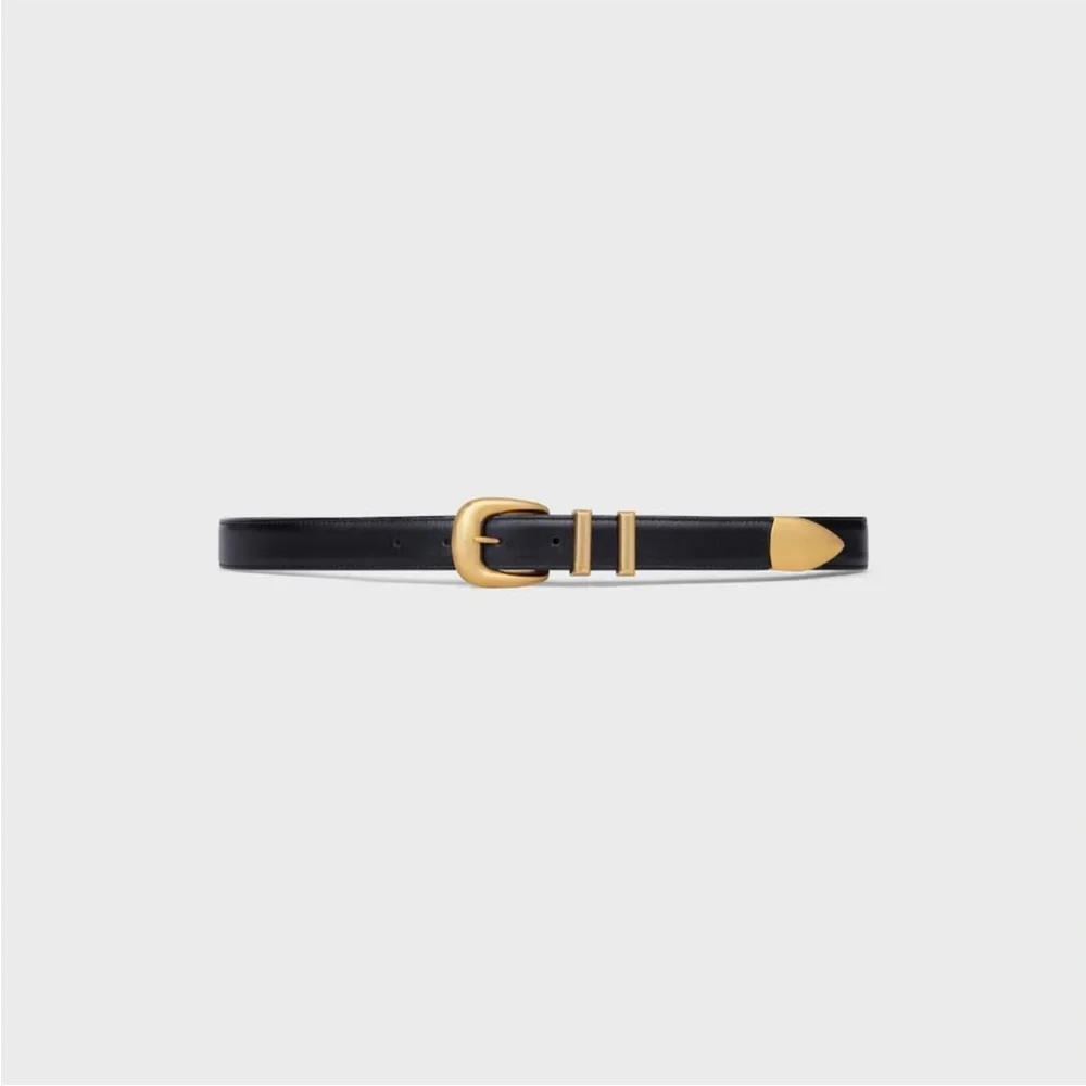 CÉLINE Paris Black Leather Belt – Classic and Elegant.
